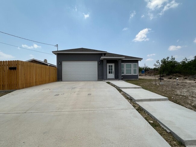 157 S Nancy St in Del Rio, TX - Building Photo - Building Photo