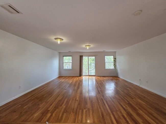 14 Nevin St in Jersey City, NJ - Building Photo - Building Photo