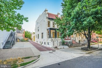 812 6th St NE, Unit 1x1 Apartment in Washington, DC - Building Photo - Building Photo