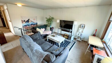 808 SE 9th Ave in Minneapolis, MN - Building Photo - Building Photo