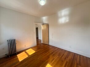 9A Egremont Rd, Unit 12 in Boston, MA - Building Photo - Building Photo