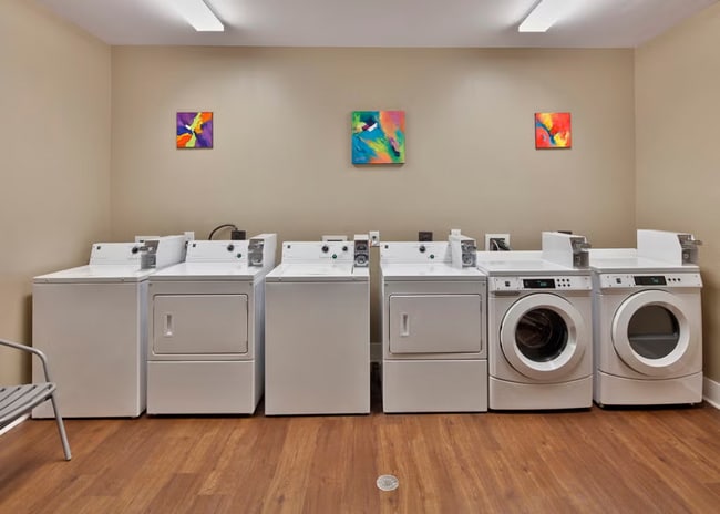 231 E 33rd St, Unit 2A