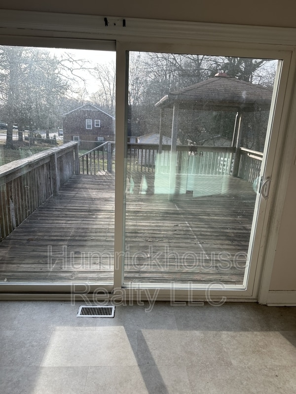 1601 Grovewood Dr in Charlotte, NC - Building Photo - Building Photo