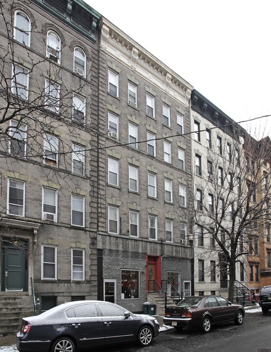 719 Willow Ave in Hoboken, NJ - Building Photo