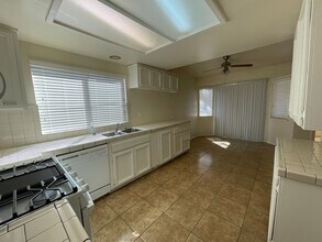 10246 Arroyo Ave in Hesperia, CA - Building Photo - Building Photo