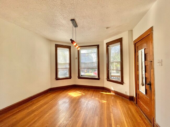 2923 N Springfield Ave in Chicago, IL - Building Photo - Building Photo