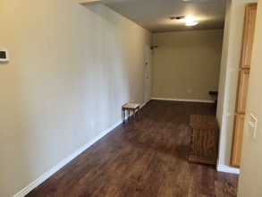 354 E Southcross in San Antonio, TX - Building Photo - Building Photo