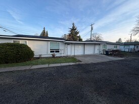 1675 S Second St in Lebanon, OR - Building Photo