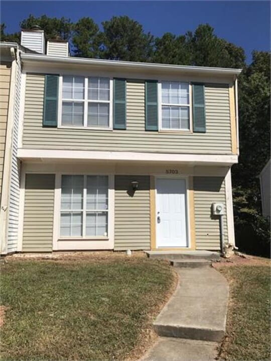 5703 Wells Cir in Stone Mountain, GA - Building Photo