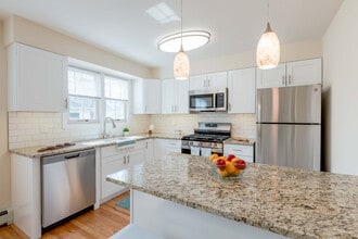 Jackson House Apartments in Chatham, NJ - Foto de edificio - Building Photo