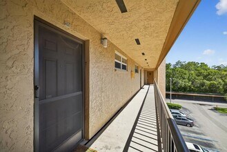 5820 N Church Ave in Tampa, FL - Foto de edificio - Building Photo