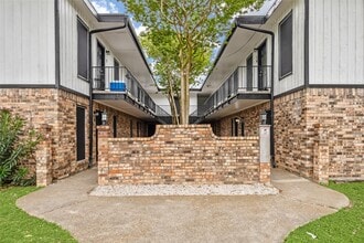 910 7th Ave N in Texas City, TX - Building Photo - Building Photo