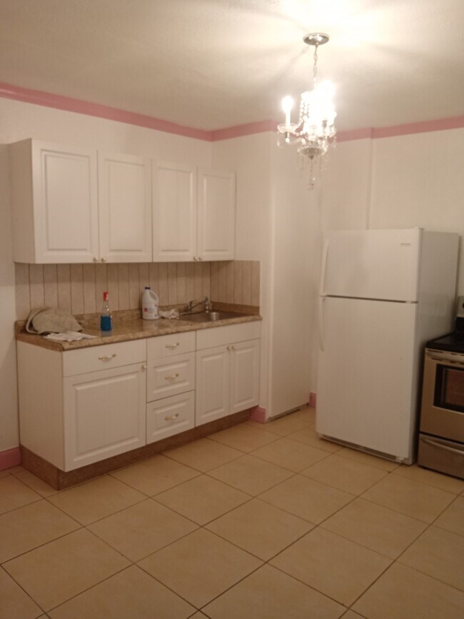 2213 Parker Ave in Ft. Myers, FL - Foto de edificio - Building Photo