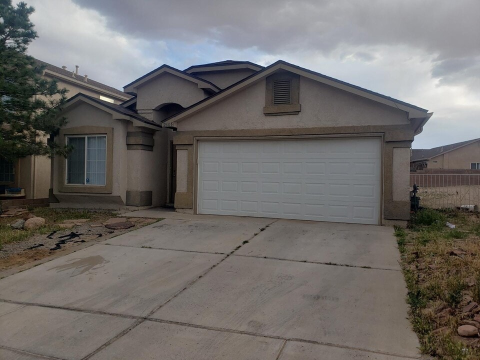 2605 Silver Star Dr SW in Albuquerque, NM - Building Photo