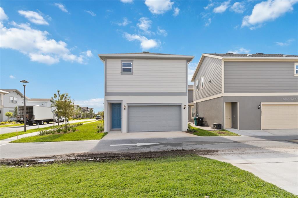 10205 Bragg Aly in Orlando, FL - Foto de edificio