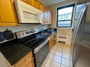 53 Harvard Ave, Unit 2 in Brookline, MA - Building Photo - Building Photo