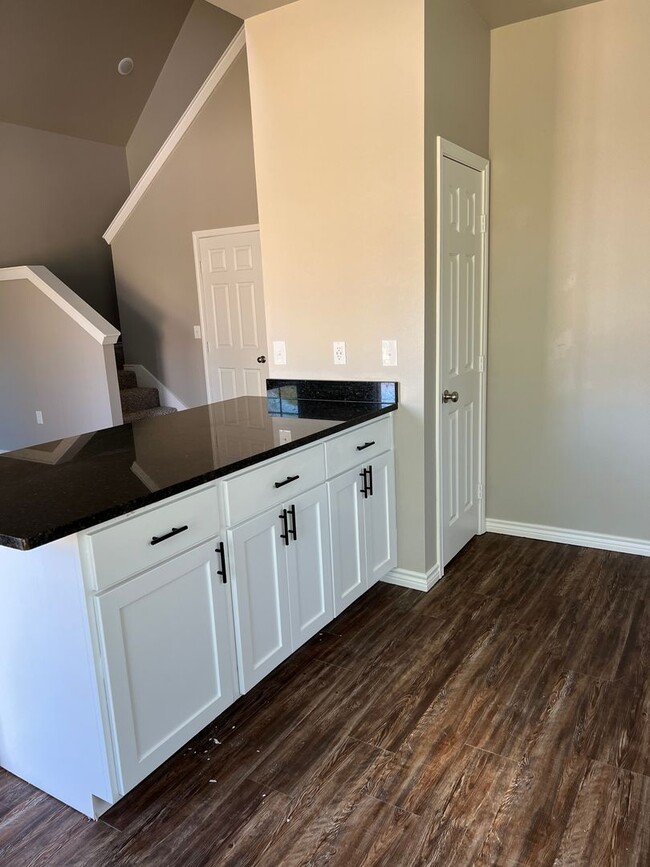 property at 2553 W Harold St