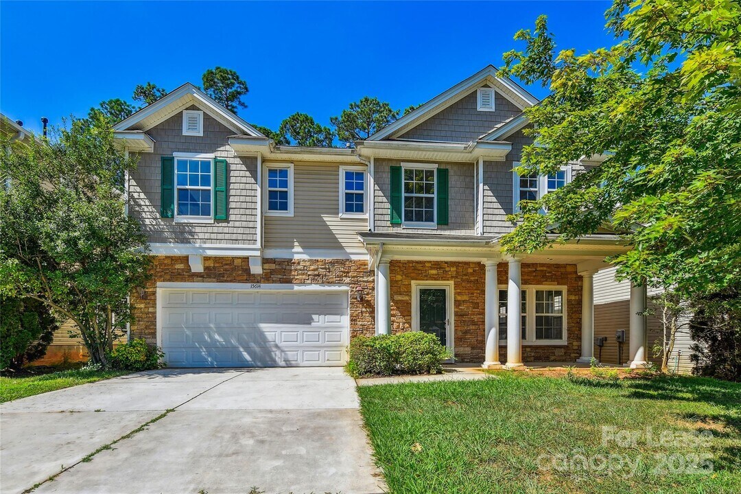 15614 Normans Landing Dr in Charlotte, NC - Building Photo