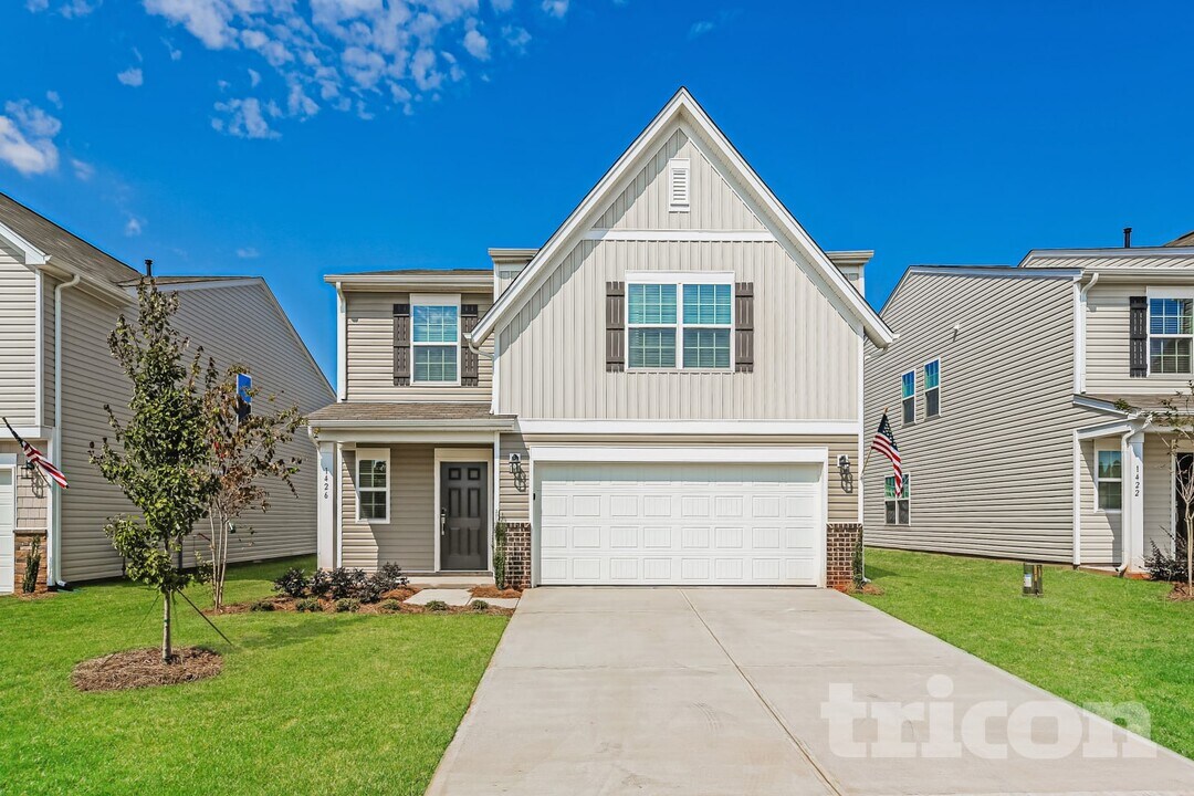 1426 Cattleman Acrs Dr in Inman, SC - Foto de edificio