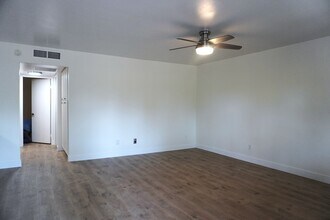 8558 E Portland St, Unit 8558 E Portland St in Scottsdale, AZ - Building Photo - Building Photo