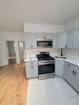160 Martin Luther King Jr Dr, Unit 2 in Jersey City, NJ - Building Photo