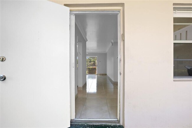 4100 N 58th Ave, Unit 106 in Hollywood, FL - Building Photo - Building Photo
