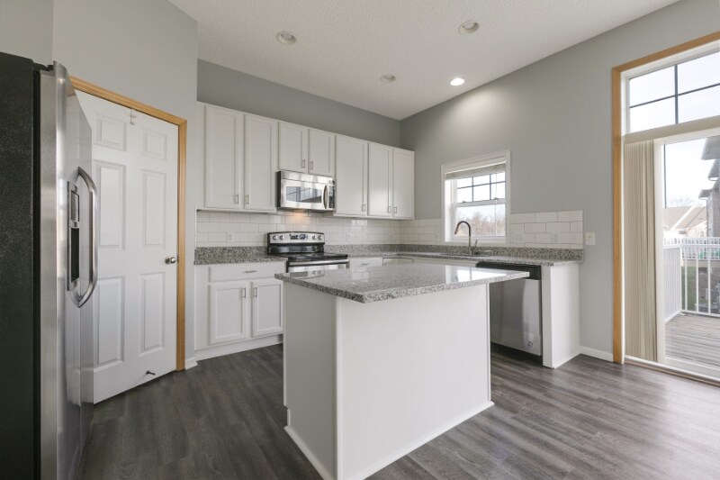 5030 Fountain Lane N in Plymouth, MN - Building Photo