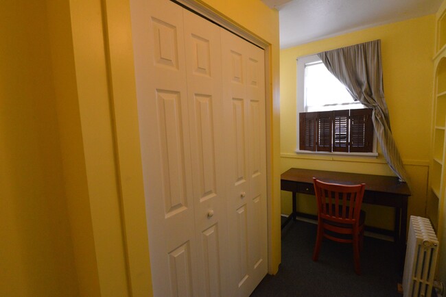 412 Hillview Plz, Unit 412 in Ithaca, NY - Foto de edificio - Building Photo