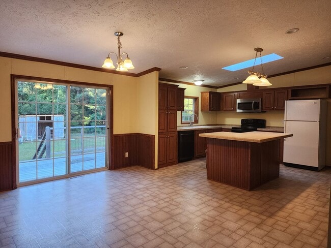 118 April Ln in Stella, NC - Building Photo - Building Photo