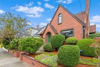 3712 SW Grayson St in Seattle, WA - Building Photo - Building Photo