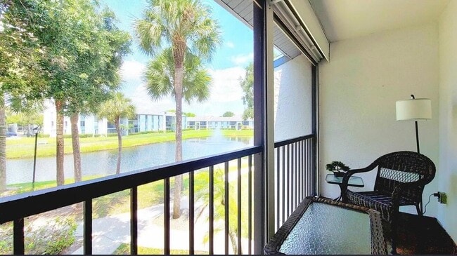 1014 Green Pine Blvd, Unit 0022 in West Palm Beach, FL - Building Photo - Building Photo