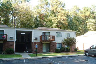 Academy Apartments in West Point, VA - Building Photo - Building Photo