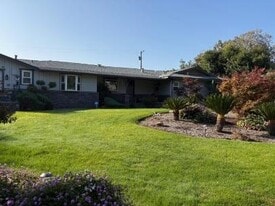 141 W Twain Ave in Fresno, CA - Building Photo