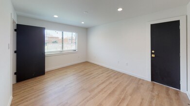 5103 Live Oak St, Unit 2101 in Dallas, TX - Foto de edificio - Building Photo