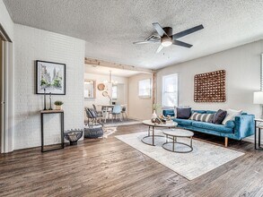 410 E Northrup Dr in Midwest City, OK - Foto de edificio - Building Photo
