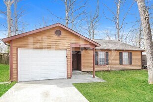 401 Hemlock Dr in Lawrenceville, GA - Building Photo