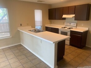 5515 Kenton Bluff in San Antonio, TX - Building Photo - Building Photo