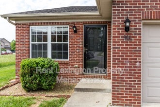 300 Elkchester Cir in Nicholasville, KY - Building Photo - Building Photo