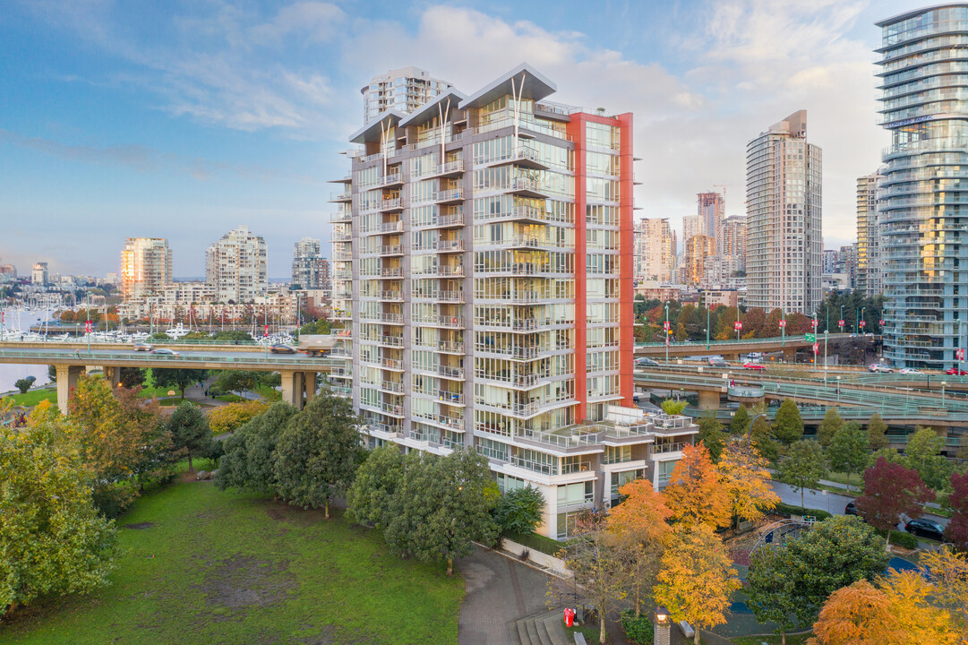 Coopers Pointe in Vancouver, BC - Building Photo