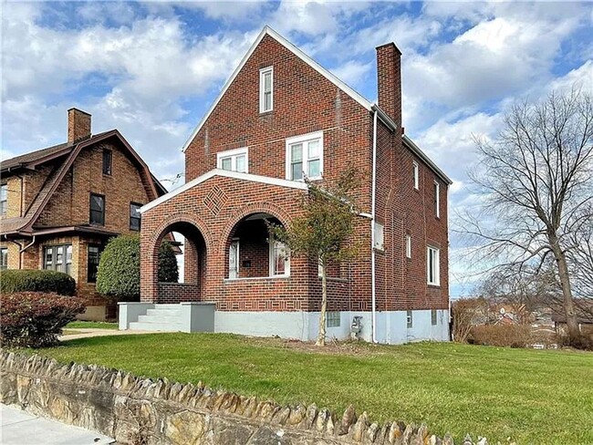 413 Rose Ave in Clairton, PA - Building Photo - Building Photo