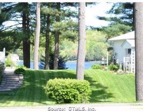 28 Salmon Dr in Plainfield, CT - Foto de edificio - Building Photo