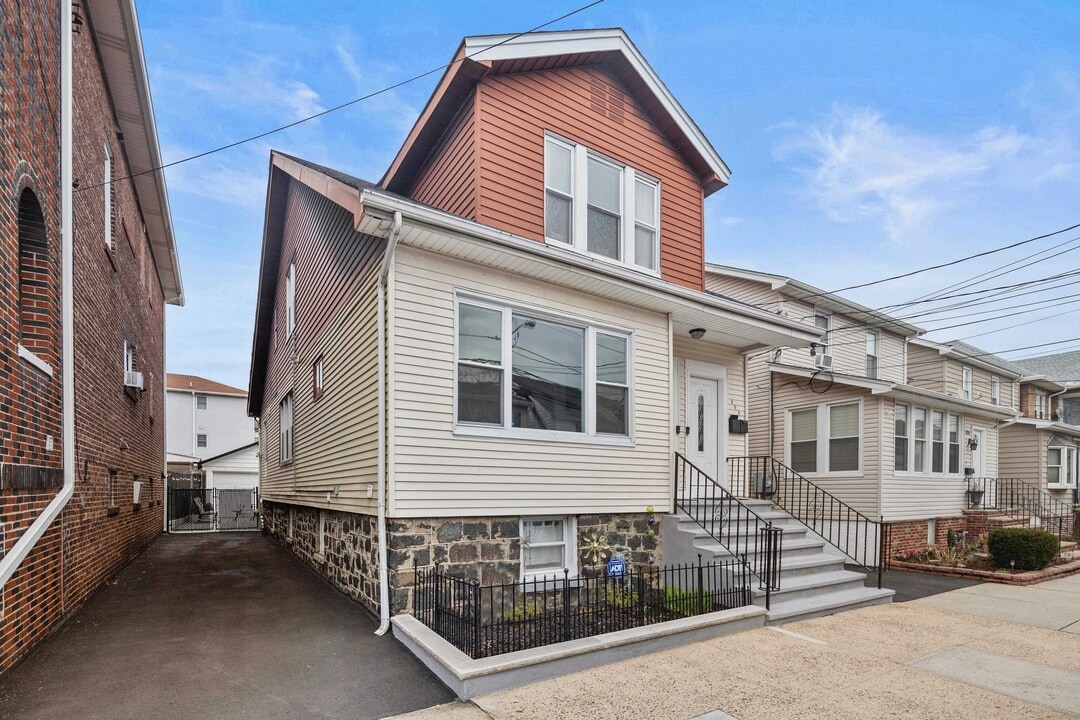 808 87th St in North Bergen, NJ - Building Photo