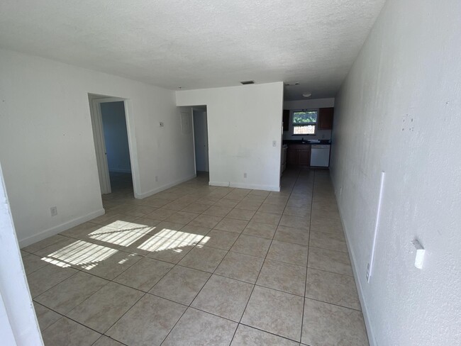 1618 W 26th Ct in Riviera Beach, FL - Building Photo - Building Photo