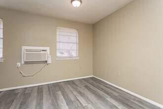 Signature One Apartments in Baton Rouge, LA - Building Photo - Interior Photo