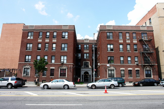 147-03 Northern Blvd in Flushing, NY - Foto de edificio - Building Photo