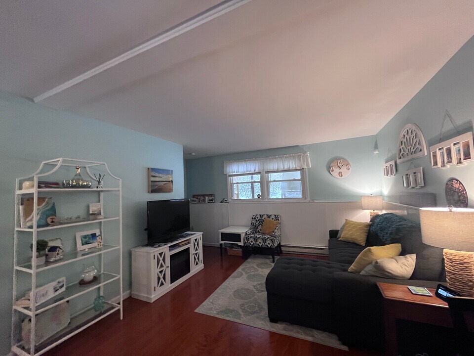 3 Rathbun Rd, Unit 10 in Niantic, CT - Building Photo