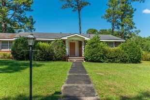 73 Oaklawn Square in Defuniak Springs, FL - Building Photo