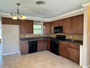 1323 Violet Ave in Bossier City, LA - Building Photo - Building Photo