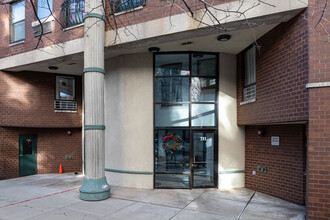 Gordon Terrace Condominiums in Chicago, IL - Building Photo - Building Photo