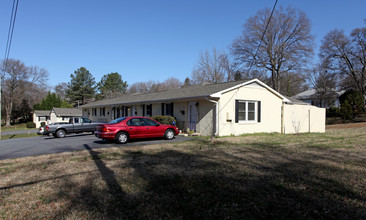 Frost Garden Apartments in Mount Holly, NC - Building Photo - Building Photo